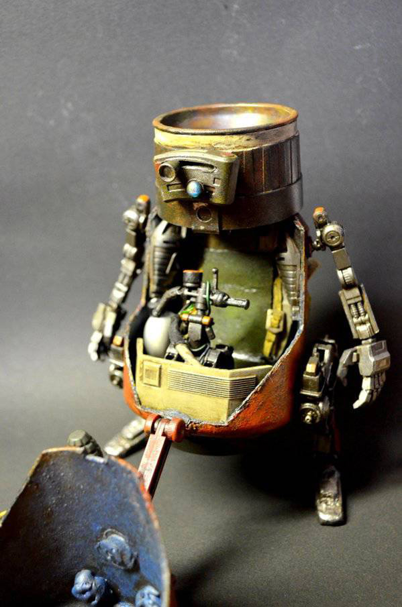 Illustration for article titled Guy Turns Cute Bunny Toy Into Battle-Hardened Mech